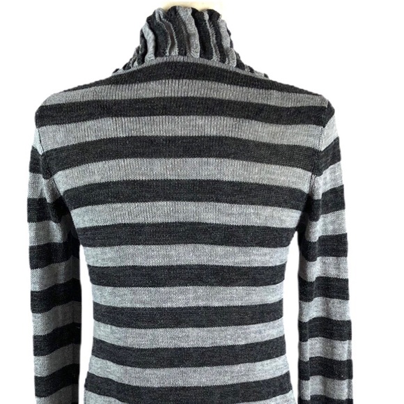 5/48 Gray Striped Ruffle Cardigan - Picture 6 of 8